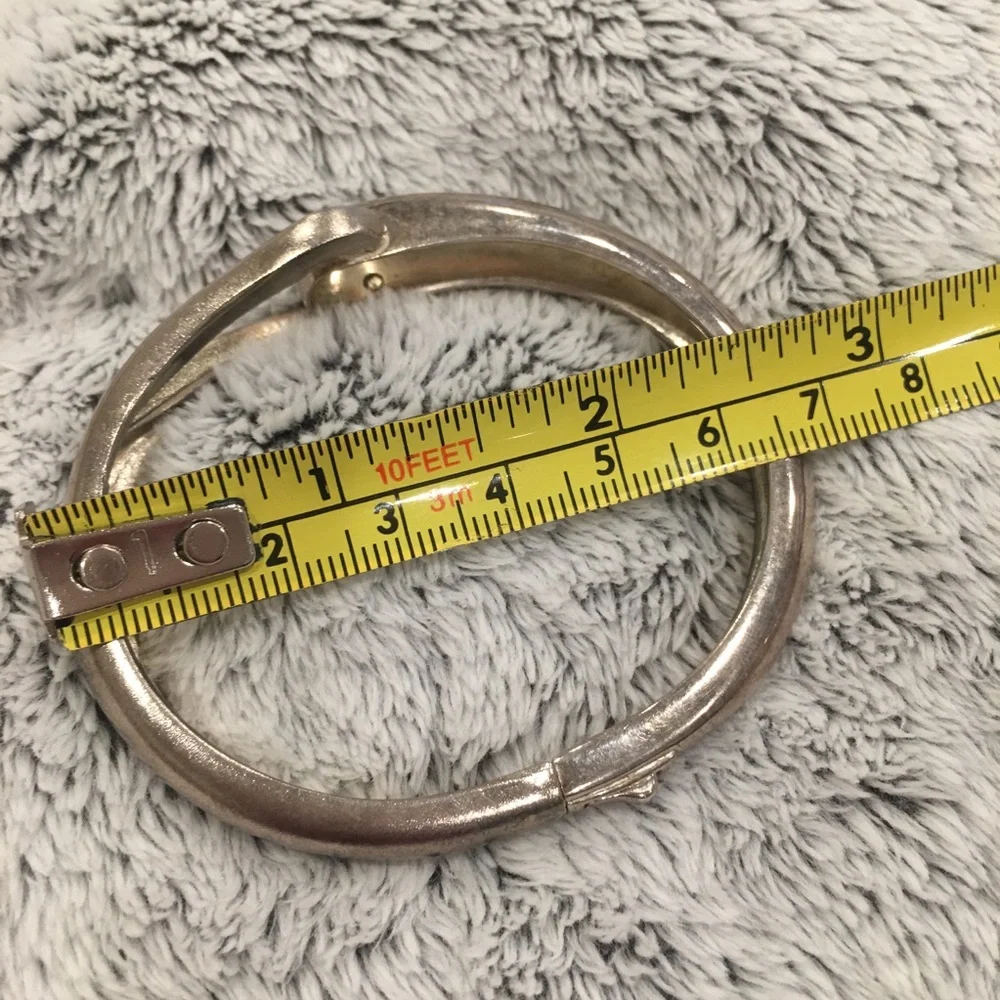 Silver tone bangle